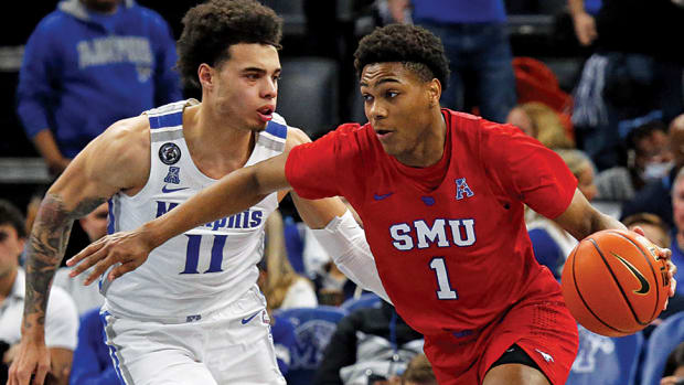 Southern Methodist Mustangs guard Zhuric Phelps (1) dribbles up the court as Memphis Tigers guard Lester Quinones (11) defends during the second half at FedExForum.